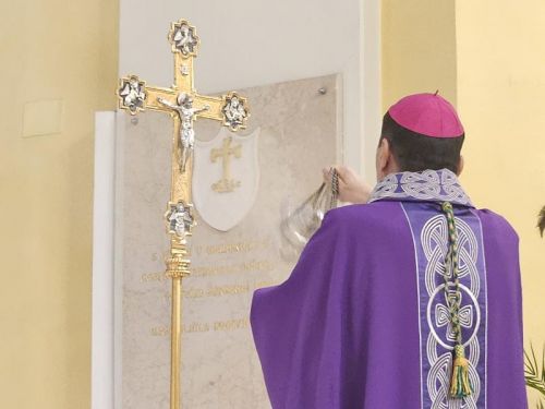 Biskup Medo na Pepelnicu predvodio misu u Gospiću