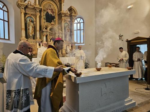 Biskup Medo u Krivom Putu posvetio novi kameni oltar