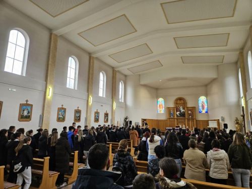 U Korenici održan Križni put mladih Gospićko-senjske biskupije
