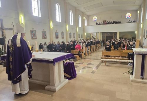 U Korenici održan Križni put mladih Gospićko-senjske biskupije