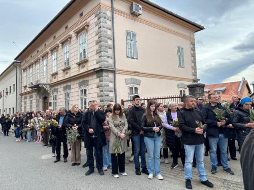 Biskup Medo na Cvjetnicu predvodio misno slavlje u gospićkoj Katedrali