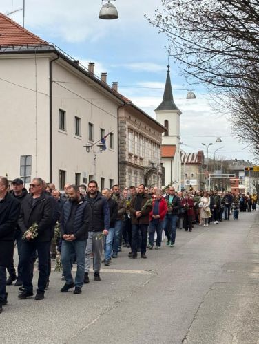 Biskup Medo na Cvjetnicu predvodio misno slavlje u gospićkoj Katedrali