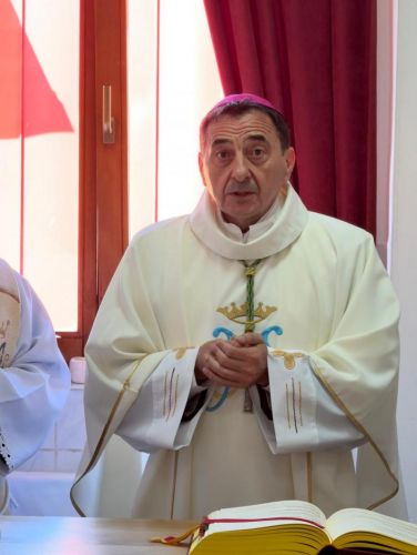 Biskup Marko Medo blagoslovio novi drveni oltar u kapeli OB Gospić