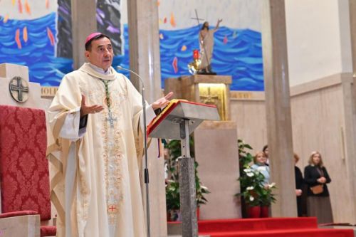 Biskup Marko Medo predvodio misno slavlje 8. utorka sv. Antunu u župi sv. Anutna Padovanskog na Svetom Duhu u Zagrebu