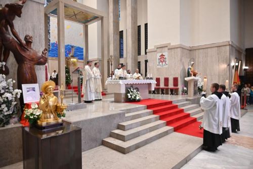 Biskup Marko Medo predvodio misno slavlje 8. utorka sv. Antunu u župi sv. Anutna Padovanskog na Svetom Duhu u Zagrebu