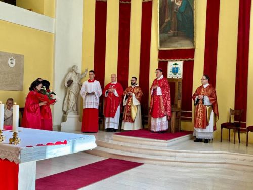 DUHOVSKO SLAVLJE U GOSPIĆU: BISKUP MARKO MEDO PODIJELIO SAKRAMENT KRIZME 78 MLADIH