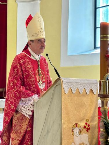 DUHOVSKO SLAVLJE U GOSPIĆU: BISKUP MARKO MEDO PODIJELIO SAKRAMENT KRIZME 78 MLADIH