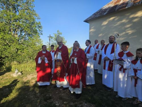 Donji Kosinj: Svečano proslavljena svetkovina sv. Petra i Pavla i otkriveno poprsje Ambroza Kacitića, prvog hrvatskog tiskara