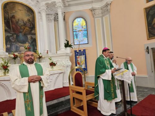 Otočac: Biskup Medo predvodio misu u povodu 1100 godina Hrvatskoga Kraljevstva