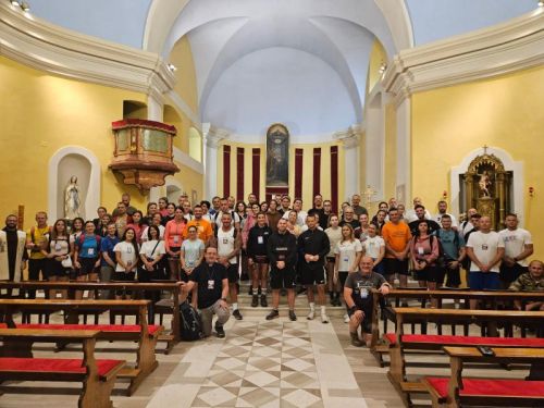 Hodočasnici na putu u svetište Majci Božjoj od Krasna