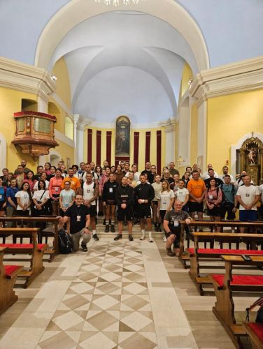 Hodočasnici na putu u svetište Majci Božjoj od Krasna
