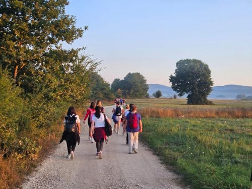Hodočasnici na putu u svetište Majci Božjoj od Krasna