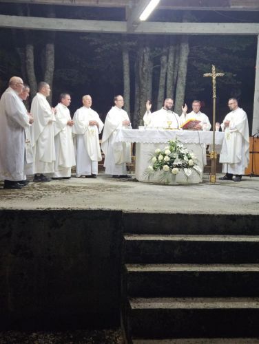 Misa bdijenja uoči Velike Gospe u svetištu Majke Božje od Krasna