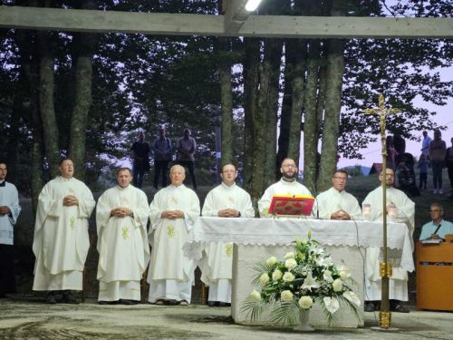 Misa bdijenja uoči Velike Gospe u svetištu Majke Božje od Krasna