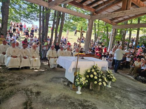 Središnje misno slavlje u svetištu Majke Božje od Krasna predvodio gospićko-senjski biskup mons. Marko Medo
