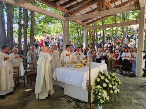 Središnje misno slavlje u svetištu Majke Božje od Krasna predvodio gospićko-senjski biskup mons. Marko Medo