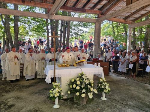 Središnje misno slavlje u svetištu Majke Božje od Krasna predvodio gospićko-senjski biskup mons. Marko Medo