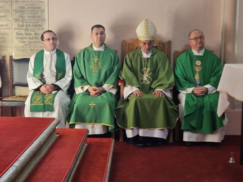 Donje Pazarište: Biskup Marko Medo krstio osmo dijete obitelji Kolačević