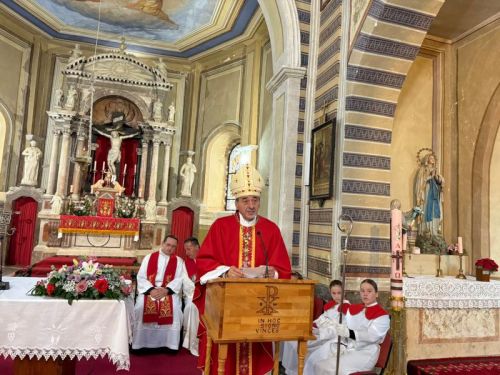 Gospićko-senjski biskup mons. Marko Medo pohodio župu Perušić na blagdan Uzvišenja Svetog Križa