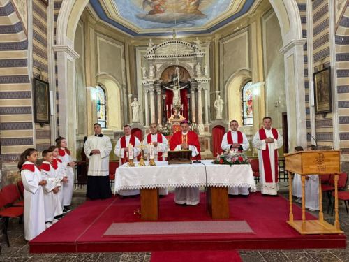 Gospićko-senjski biskup mons. Marko Medo pohodio župu Perušić na blagdan Uzvišenja Svetog Križa