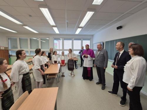 Biskup Marko Medo blagoslovio novo krilo Osnovne škole dr. Franjo Tuđman u Korenici
