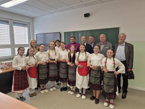 Biskup Marko Medo blagoslovio novo krilo Osnovne škole dr. Franjo Tuđman u Korenici