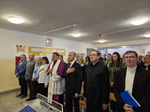 Biskup Marko Medo blagoslovio novo krilo Osnovne škole dr. Franjo Tuđman u Korenici