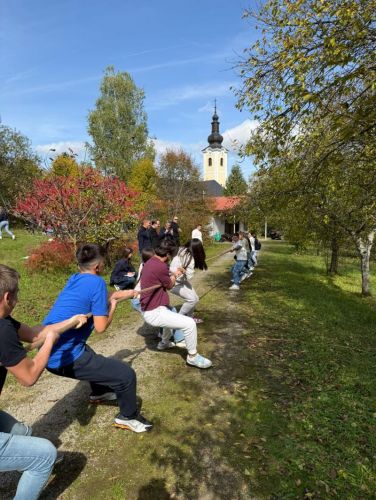 Biskupijski susret u Slunju okupio mlade Gospićko-senjske biskupije