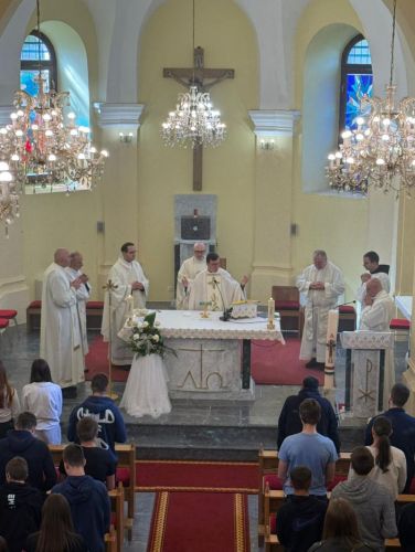 Biskupijski susret u Slunju okupio mlade Gospićko-senjske biskupije