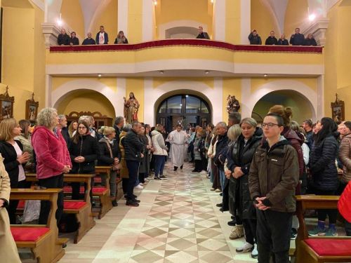 Vjernici Gospićko-senjske biskupije započeli Zahvalno hodočašće u Rim