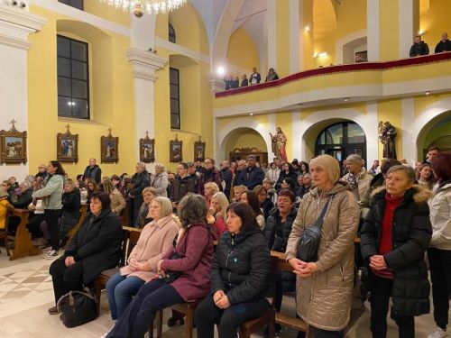 Vjernici Gospićko-senjske biskupije započeli Zahvalno hodočašće u Rim