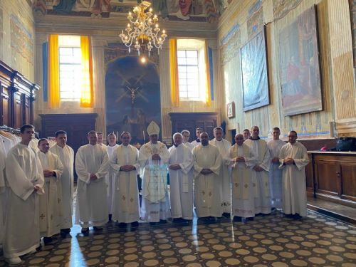 Hodočasnici Gospićko-senjske biskupije započeli svoje hodočašće posjetom Asizu Hodočasnici Gospićko-senjske biskupije započeli svoje hodočašće posjetom Asizu