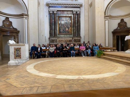 Hodočasnici Gospićko-senjske biskupije započeli svoje hodočašće posjetom Asizu Hodočasnici Gospićko-senjske biskupije započeli svoje hodočašće posjetom Asizu