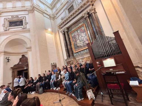 Hodočasnici Gospićko-senjske biskupije započeli svoje hodočašće posjetom Asizu Hodočasnici Gospićko-senjske biskupije započeli svoje hodočašće posjetom Asizu