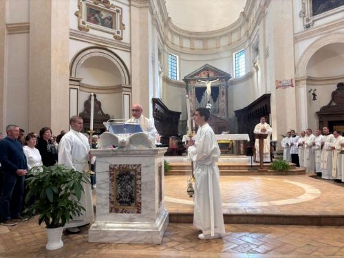 Hodočasnici Gospićko-senjske biskupije započeli svoje hodočašće posjetom Asizu Hodočasnici Gospićko-senjske biskupije započeli svoje hodočašće posjetom Asizu