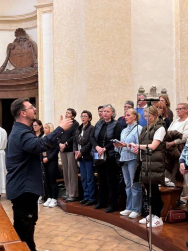 Hodočasnici Gospićko-senjske biskupije započeli svoje hodočašće posjetom Asizu Hodočasnici Gospićko-senjske biskupije započeli svoje hodočašće posjetom Asizu