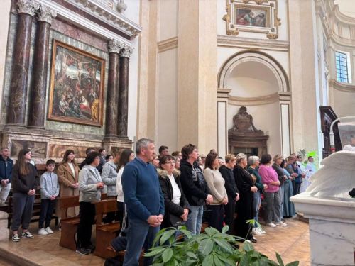 Hodočasnici Gospićko-senjske biskupije započeli svoje hodočašće posjetom Asizu Hodočasnici Gospićko-senjske biskupije započeli svoje hodočašće posjetom Asizu