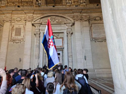Vjernici Gospićko-senjske biskupije pohodili Vatikan drugog dana Zahvalnog hodočašća Vjernici Gospićko-senjske biskupije pohodili Vatikan drugog dana Zahvalnog hodočašća