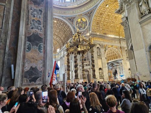 Vjernici Gospićko-senjske biskupije pohodili Vatikan drugog dana Zahvalnog hodočašća Vjernici Gospićko-senjske biskupije pohodili Vatikan drugog dana Zahvalnog hodočašća