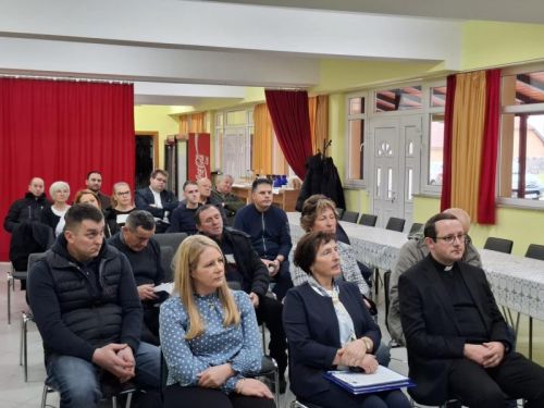 U Pastoralnom centru u Ličkom Osiku održan godišnji susret Caritasovih djelatnika i volontera: naglasak na poruci papinske pobudnice Dilexi te