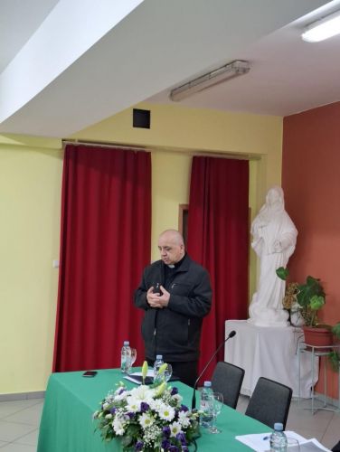 U Pastoralnom centru u Ličkom Osiku održan godišnji susret Caritasovih djelatnika i volontera: naglasak na poruci papinske pobudnice Dilexi te