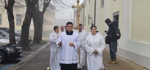 Proslavljena Nedjelja Caritasa, prva obljetnica biskupskog ređenja i podjela službe akolitata u Gospiću Proslavljena Nedjelja Caritasa, prva obljetnica biskupskog ređenja i podjela službe akolitata u Gospiću