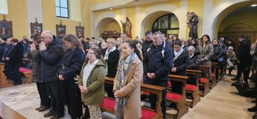 Proslavljena Nedjelja Caritasa, prva obljetnica biskupskog ređenja i podjela službe akolitata u Gospiću Proslavljena Nedjelja Caritasa, prva obljetnica biskupskog ređenja i podjela službe akolitata u Gospiću