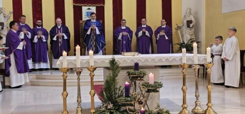 Proslavljena Nedjelja Caritasa, prva obljetnica biskupskog ređenja i podjela službe akolitata u Gospiću Proslavljena Nedjelja Caritasa, prva obljetnica biskupskog ređenja i podjela službe akolitata u Gospiću