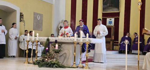 Proslavljena Nedjelja Caritasa, prva obljetnica biskupskog ređenja i podjela službe akolitata u Gospiću Proslavljena Nedjelja Caritasa, prva obljetnica biskupskog ređenja i podjela službe akolitata u Gospiću