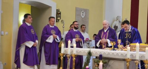 Proslavljena Nedjelja Caritasa, prva obljetnica biskupskog ređenja i podjela službe akolitata u Gospiću Proslavljena Nedjelja Caritasa, prva obljetnica biskupskog ređenja i podjela službe akolitata u Gospiću