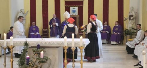 Proslavljena Nedjelja Caritasa, prva obljetnica biskupskog ređenja i podjela službe akolitata u Gospiću Proslavljena Nedjelja Caritasa, prva obljetnica biskupskog ređenja i podjela službe akolitata u Gospiću