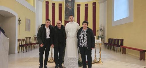 Proslavljena Nedjelja Caritasa, prva obljetnica biskupskog ređenja i podjela službe akolitata u Gospiću Proslavljena Nedjelja Caritasa, prva obljetnica biskupskog ređenja i podjela službe akolitata u Gospiću