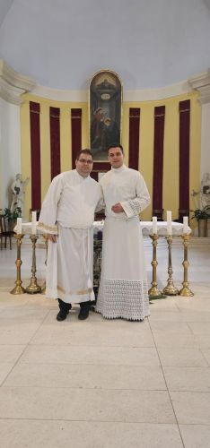 Proslavljena Nedjelja Caritasa, prva obljetnica biskupskog ređenja i podjela službe akolitata u Gospiću Proslavljena Nedjelja Caritasa, prva obljetnica biskupskog ređenja i podjela službe akolitata u Gospiću