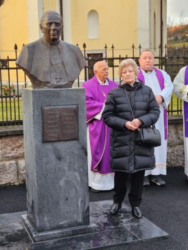 SLUNJ: Uz misu sjećanja i otkrivanje biste obilježena peta obljetnica smrti biskupa Mile Bogovića – „Bog ostaje vjeran“